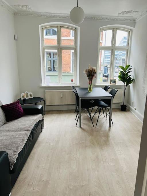 Lovely 1-Bedroom Condo In Aarhus C Esterno foto