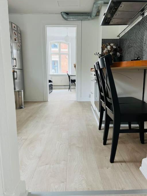 Lovely 1-Bedroom Condo In Aarhus C Esterno foto